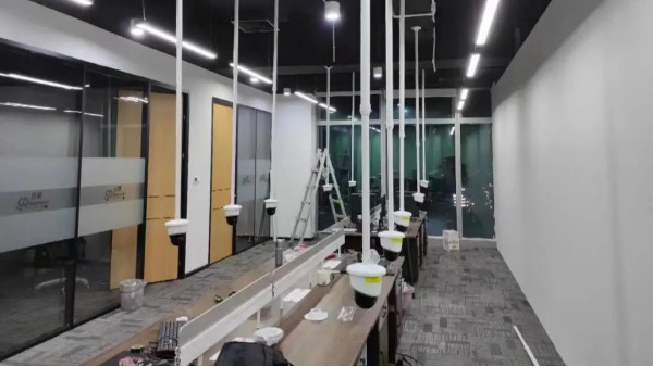 對工位安裝監(jiān)控攝像頭大家都有不同的看法