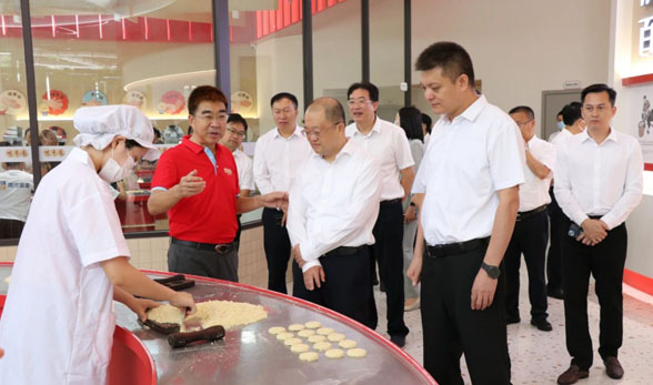 推動(dòng)“山水情誼”走深走實(shí)，六盤(pán)水市市長(cháng)李巍一行到中山咀香園調研